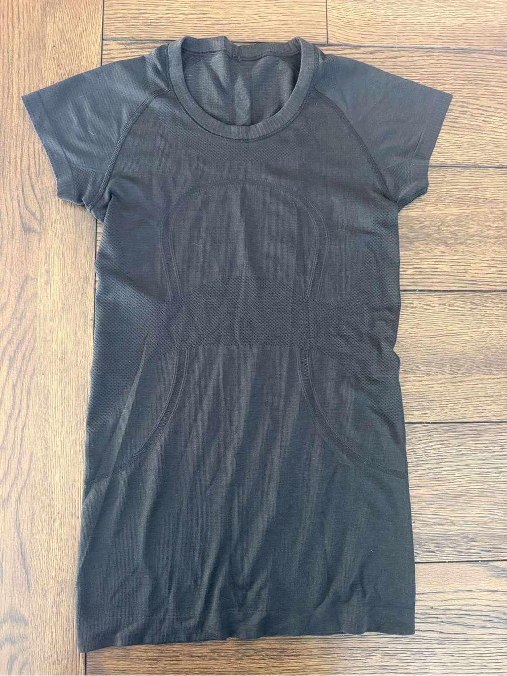 lululemon athletica Black Short-Sleeve Athletic Tee swiftly size 4 EUC